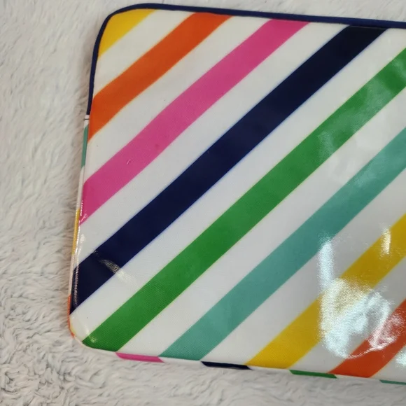 Clear Coated Zip Close Laptop Sleeve - Picture 5 of 8